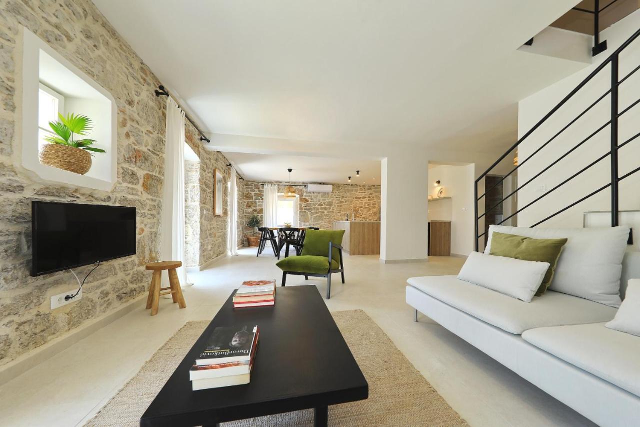 Villa Mira With A Heated Pool And A Sea View Божава Экстерьер фото
