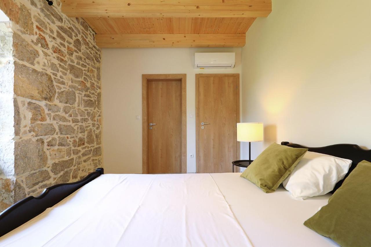Villa Mira With A Heated Pool And A Sea View Божава Экстерьер фото