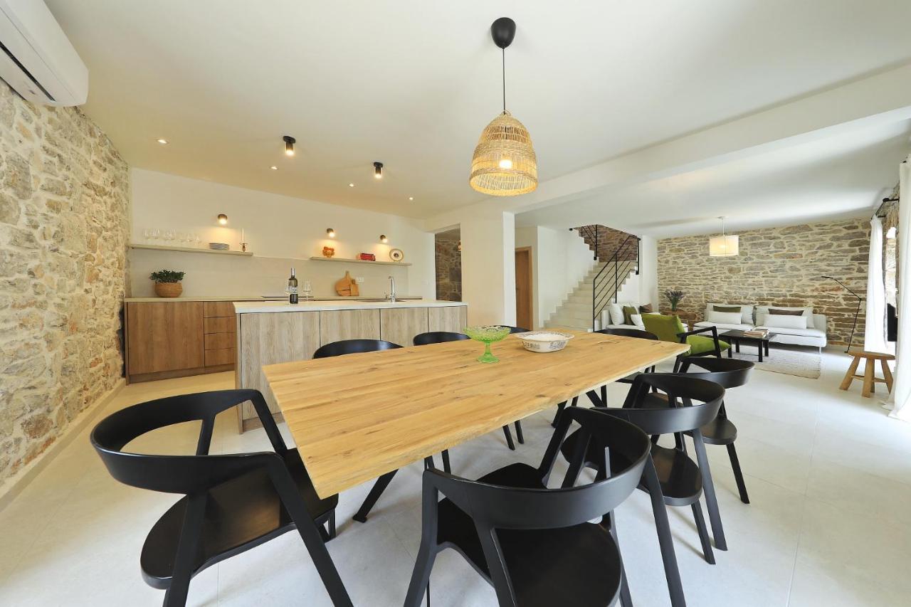 Villa Mira With A Heated Pool And A Sea View Божава Экстерьер фото