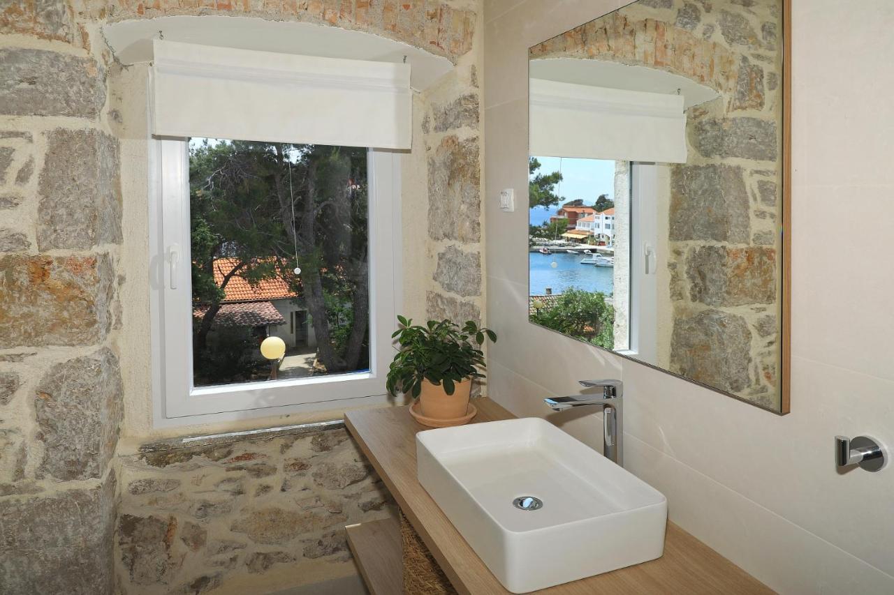Villa Mira With A Heated Pool And A Sea View Божава Экстерьер фото